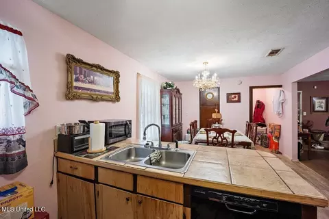 Kitchen - 124 Aspen Cv, Jackson, MS 39212 photo 2 of 2