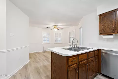Kitchen - 538 Ludlow Dr, Hernando, MS 38632 photo 2 of 4