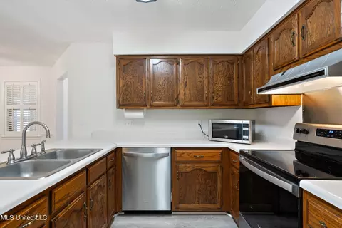 Kitchen - 538 Ludlow Dr, Hernando, MS 38632 photo 4 of 4