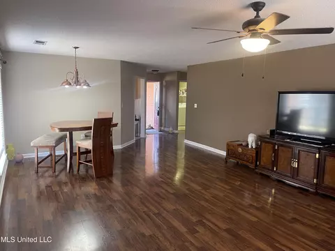 Dining - 393 Northwood Hills Dr, Hernando, MS 38632 photo 3 of 3