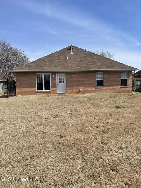 Exterior - 393 Northwood Hills Dr, Hernando, MS 38632 photo 2 of 5
