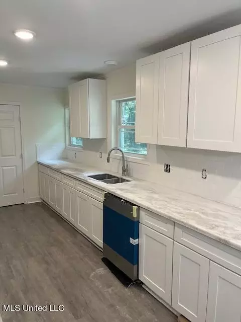Kitchen - 1309 Carroll Dr, Terry, MS 39170 photo 2 of 2