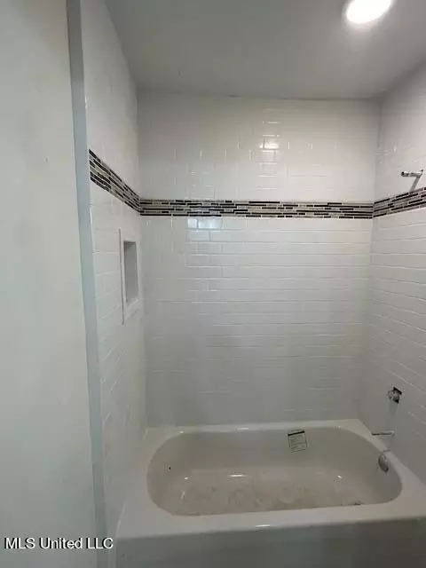 Bath - 1309 Carroll Dr, Terry, MS 39170 photo 1 of 2