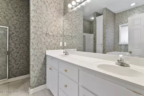 Bath - 2023 S Cobblestone Cv, Brandon, MS 39042 photo 1 of 3