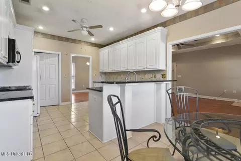 Kitchen - 2023 S Cobblestone Cv, Brandon, MS 39042 photo 1 of 5