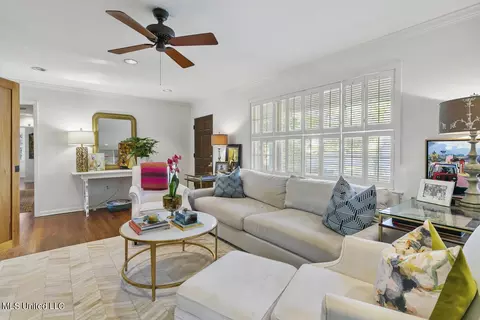 Living - 4137 Comanche Dr, Jackson, MS 39211 photo 2 of 4