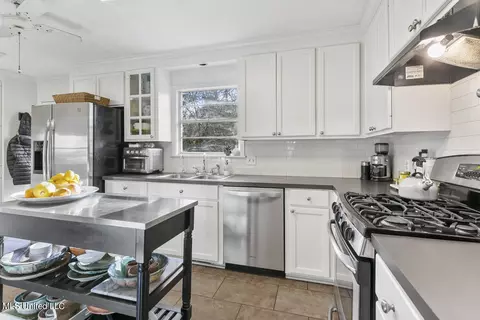 Kitchen - 4137 Comanche Dr, Jackson, MS 39211 photo 1 of 2