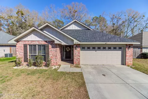 10470 Roundhill Dr, Gulfport, MS 39503