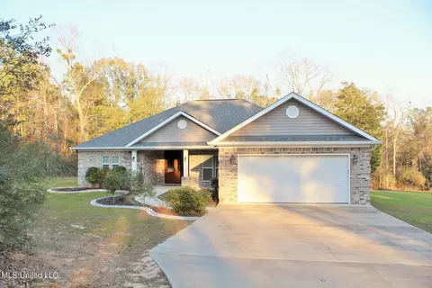 215 Mill Creek Ln, Lucedale, MS 39452