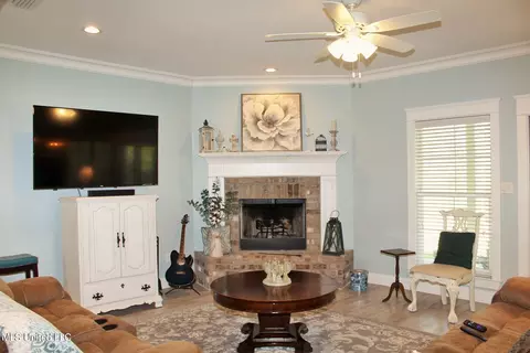 Living - 215 Mill Creek Ln, Lucedale, MS 39452 photo 4 of 6