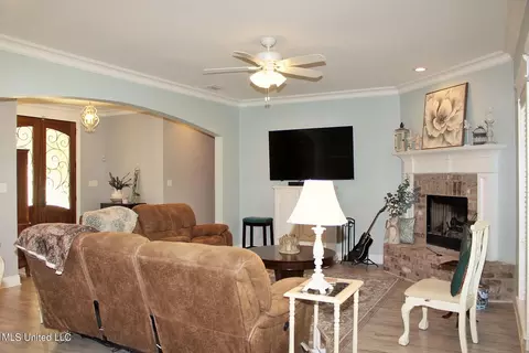 Living - 215 Mill Creek Ln, Lucedale, MS 39452 photo 2 of 6