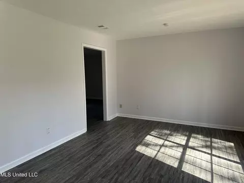 826 Newland St, Jackson, MS 39211 photo 2