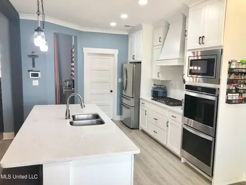 Kitchen - 3815 Reghans Pl, Hernando, MS 38632 photo 5 of 6