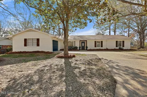 1003 Laurelwood Dr, Clinton, MS 39056