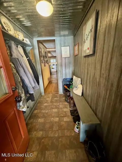 Entry Way - 2213 Beesley Rd, Lucedale, MS 39452 photo 2 of 2