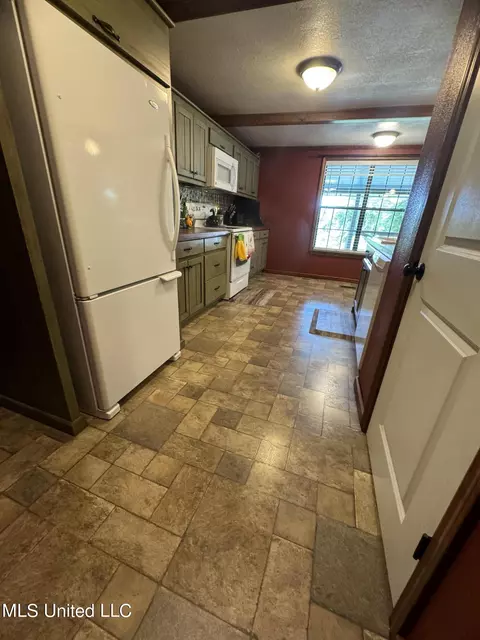 Kitchen - 2213 Beesley Rd, Lucedale, MS 39452 photo 1 of 2