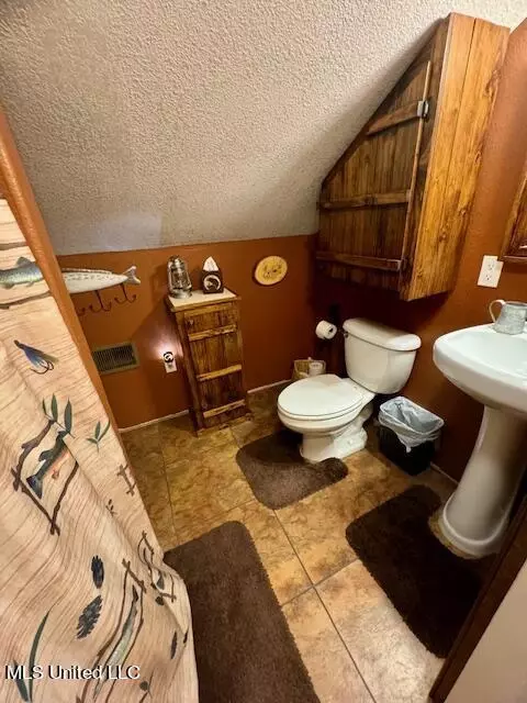 Bath - 2213 Beesley Rd, Lucedale, MS 39452 photo 4 of 4