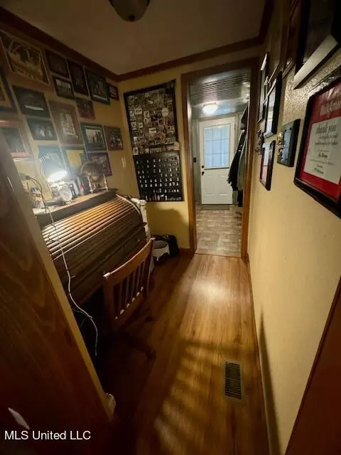 Entry Way - 2213 Beesley Rd, Lucedale, MS 39452 photo 1 of 2