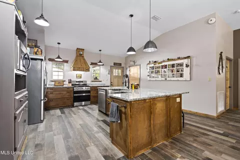 Kitchen - 1189 Grain Elevator Rd, Lucedale, MS 39452 photo 3 of 8