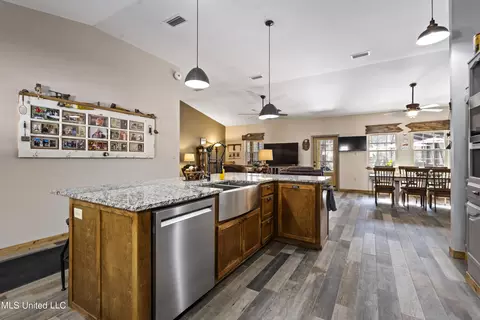 Kitchen - 1189 Grain Elevator Rd, Lucedale, MS 39452 photo 4 of 8