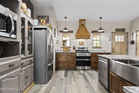 Kitchen - 1189 Grain Elevator Rd, Lucedale, MS 39452 photo 5 of 8