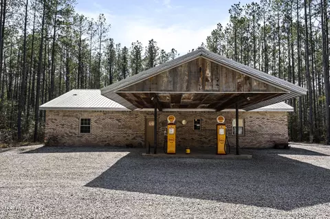 1189 Grain Elevator Rd, Lucedale, MS 39452