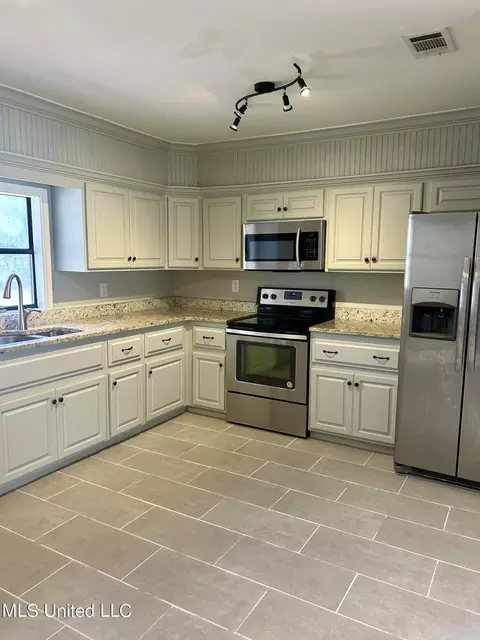 Kitchen - 19 Pine Trail Rd, Perkinston, MS 39573 photo 1 of 3