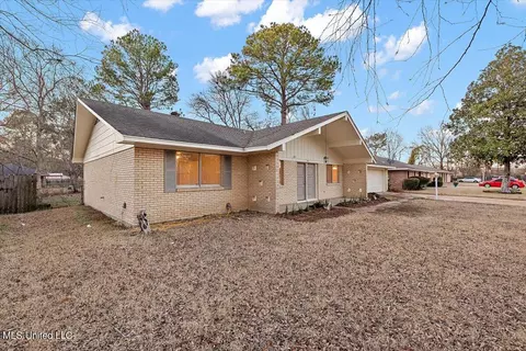 Exterior - 5915 Sedgwick Dr, Jackson, MS 39211 photo 2 of 7