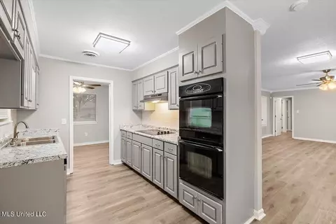 Kitchen - 5915 Sedgwick Dr, Jackson, MS 39211 photo 1 of 2