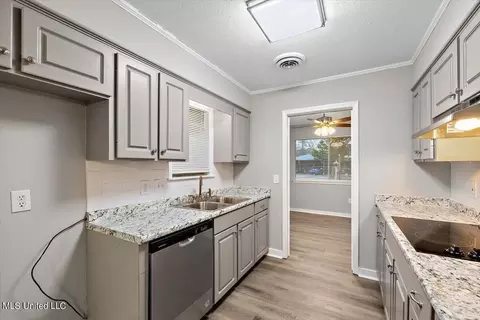 Kitchen - 5915 Sedgwick Dr, Jackson, MS 39211 photo 2 of 2