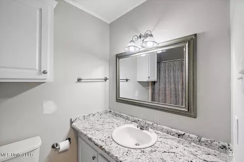 Bath - 5915 Sedgwick Dr, Jackson, MS 39211 photo 2 of 2