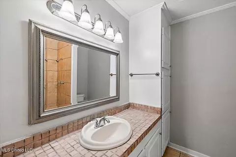 Bath - 5915 Sedgwick Dr, Jackson, MS 39211 photo 1 of 2