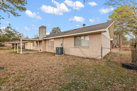 Exterior - 5915 Sedgwick Dr, Jackson, MS 39211 photo 6 of 7
