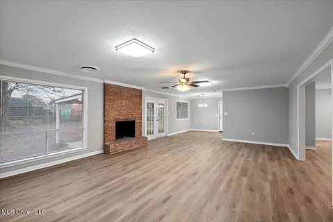 Living - 5915 Sedgwick Dr, Jackson, MS 39211 photo 2 of 3