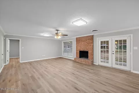Living - 5915 Sedgwick Dr, Jackson, MS 39211 photo 1 of 3