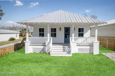 305 Third St, Bay Saint Louis, MS 39520