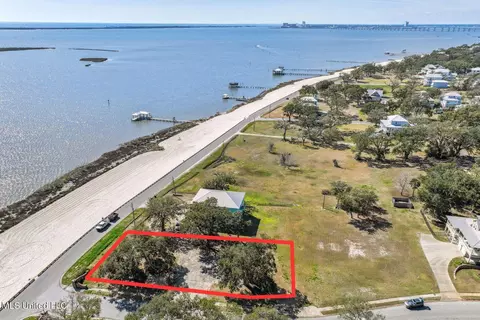 101 Ashley Pl, Ocean Springs, MS 39564