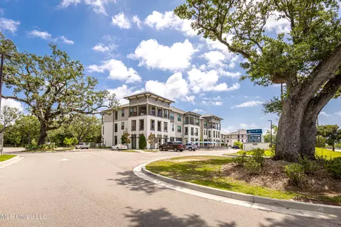 2501 Bienville #424, Ocean Springs, MS 39564