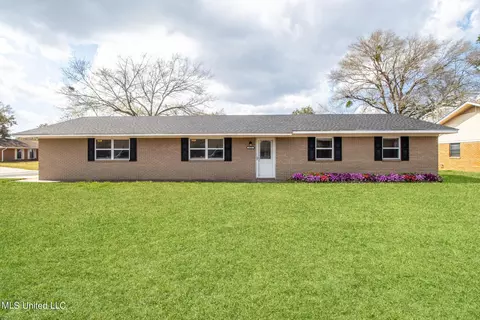 823 Bluewood Dr, Biloxi, MS 39532