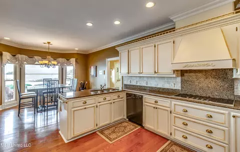 Kitchen - 145 Northwind Dr, Brandon, MS 39047 photo 2 of 6