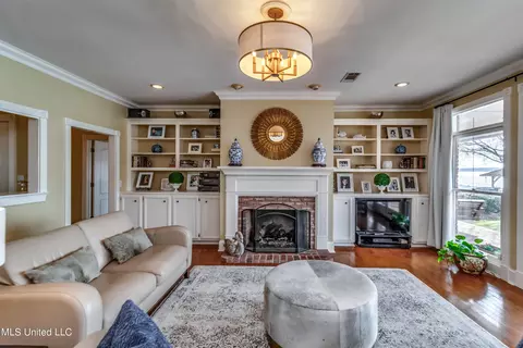 Living - 145 Northwind Dr, Brandon, MS 39047 photo 6 of 8