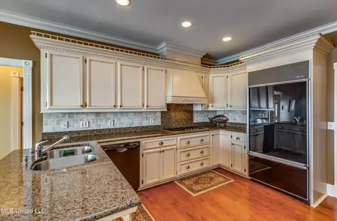 Kitchen - 145 Northwind Dr, Brandon, MS 39047 photo 5 of 6