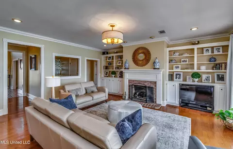 Living - 145 Northwind Dr, Brandon, MS 39047 photo 4 of 8