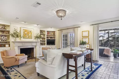Living - 145 Royal Lytham, Jackson, MS 39211 photo 3 of 8