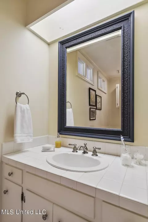 Bath - 145 Royal Lytham, Jackson, MS 39211 photo 2 of 5