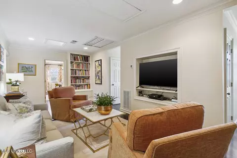 Living - 145 Royal Lytham, Jackson, MS 39211 photo 8 of 8
