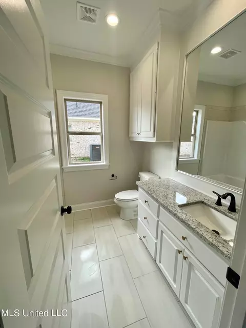 Bath - 874 Glenwild Cir, Canton, MS 39046 photo 1 of 8
