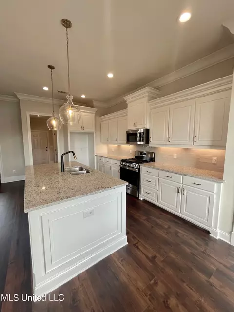 Kitchen - 874 Glenwild Cir, Canton, MS 39046 photo 4 of 5