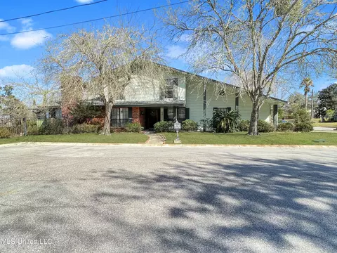 426 Christi Ln, Biloxi, MS 39531
