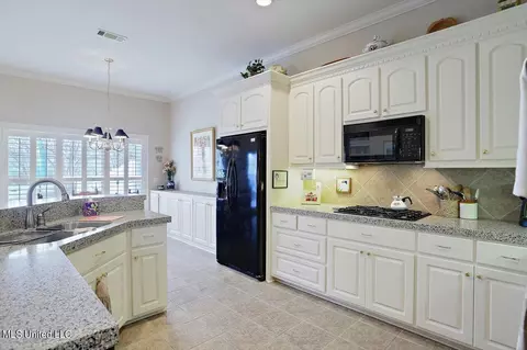Kitchen - 217 Geneva Boulevard Blvd, Madison, MS 39110 photo 3 of 4